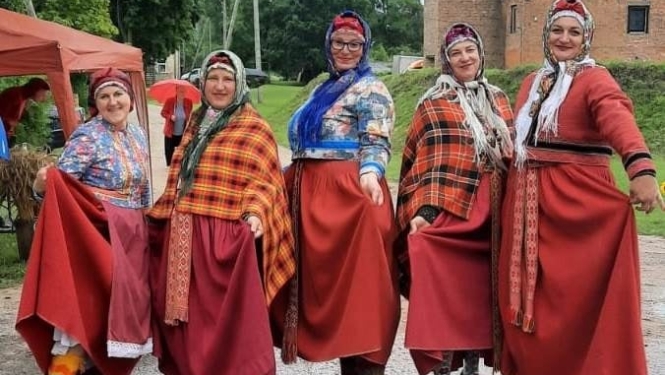 MAĢIE SUITI sola kārtīgu "SUITOŠANOS"! 