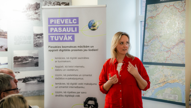 sieviete prezentē