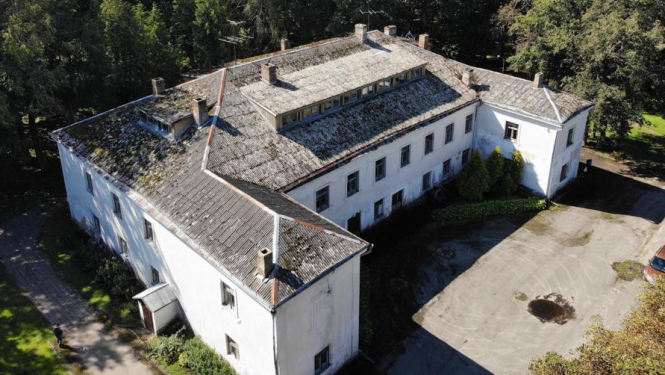 Lielzalves muiža no putna lidojuma