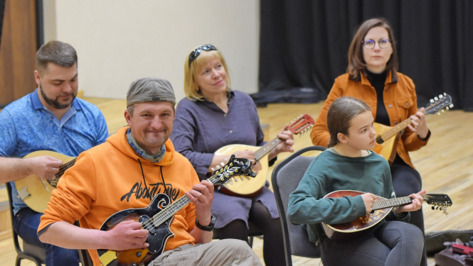 spēle mandolīnas