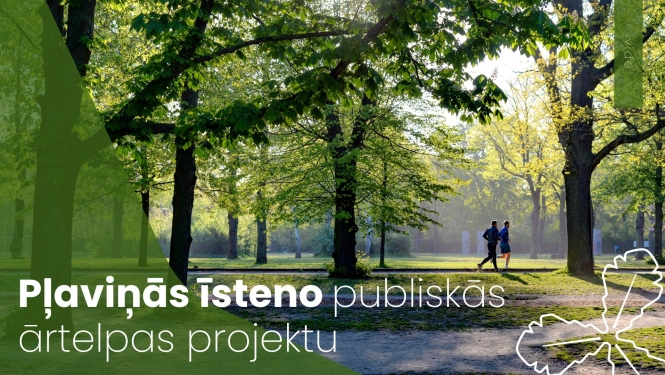 parks ar kokiem, cilvēki skrien