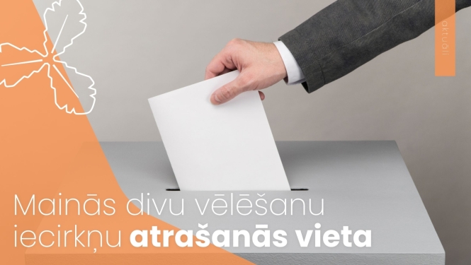cilvēks liek aploksni kastē