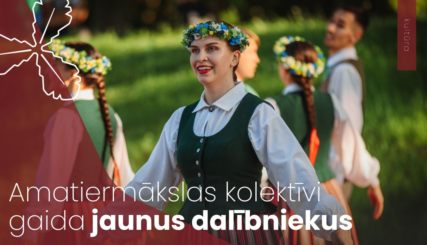 meitene ģērbusies tautastērpā dejo
