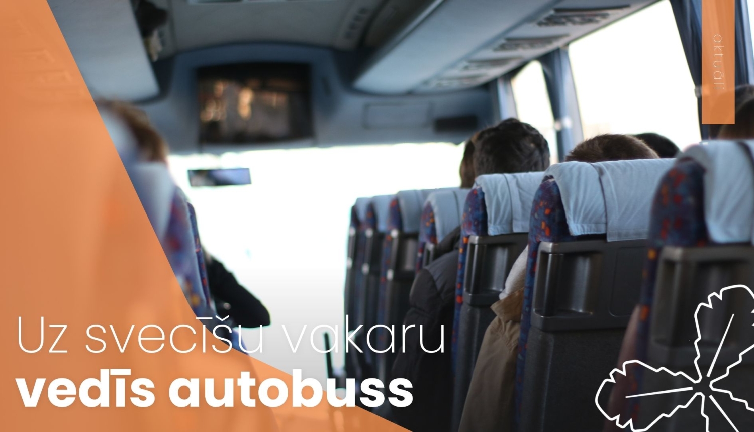 cilvēki sēž autobusā
