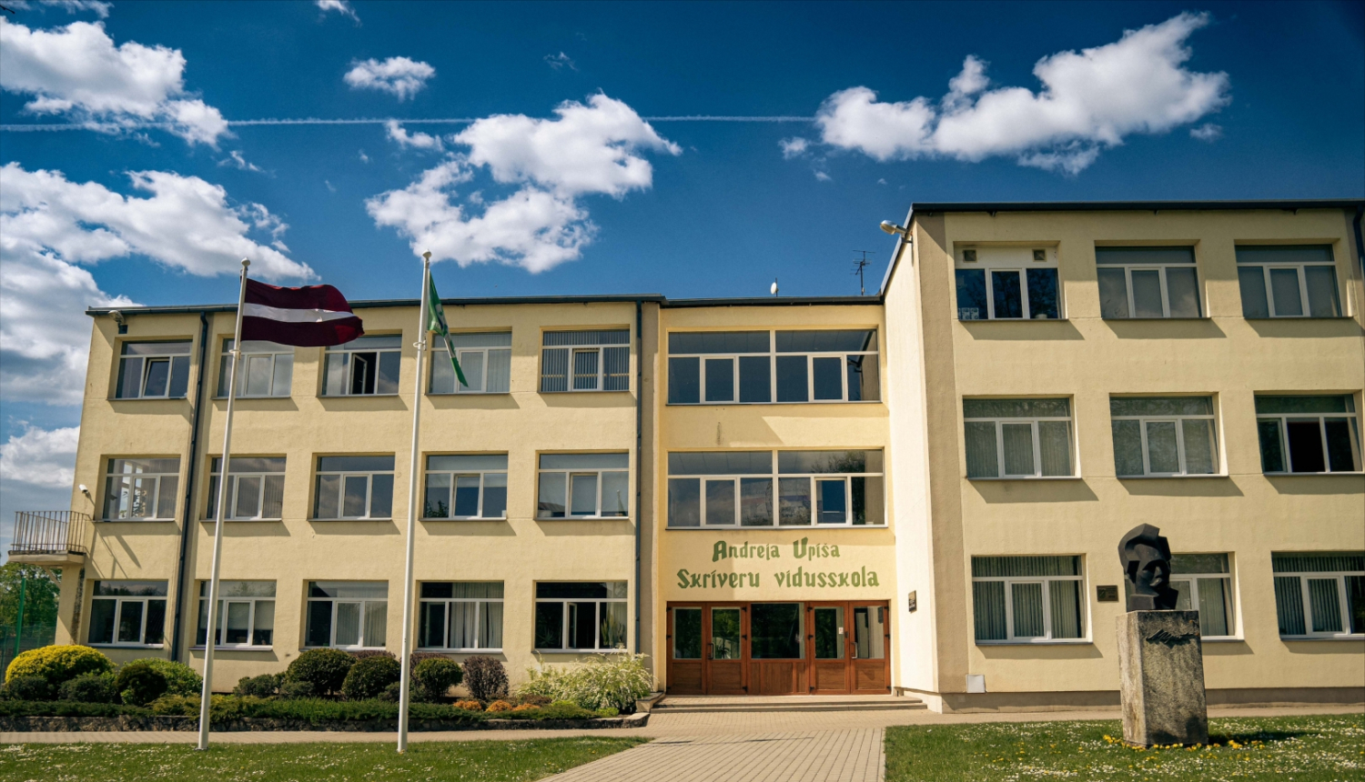 Skrīveru vidusskola saņem cildinājuma rakstu