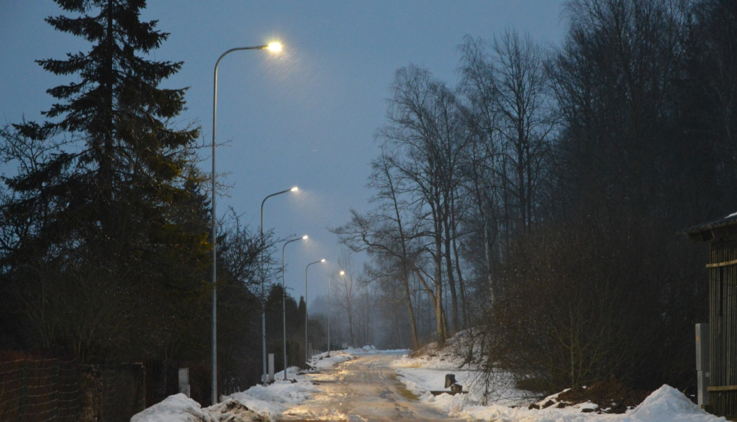 Ielu apgaismojums Lakstīgalu ielā