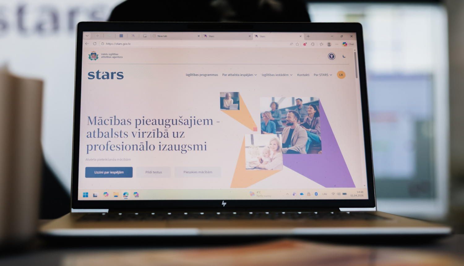 dators, uz ekrāna redzama STARS platformas sākumlapa