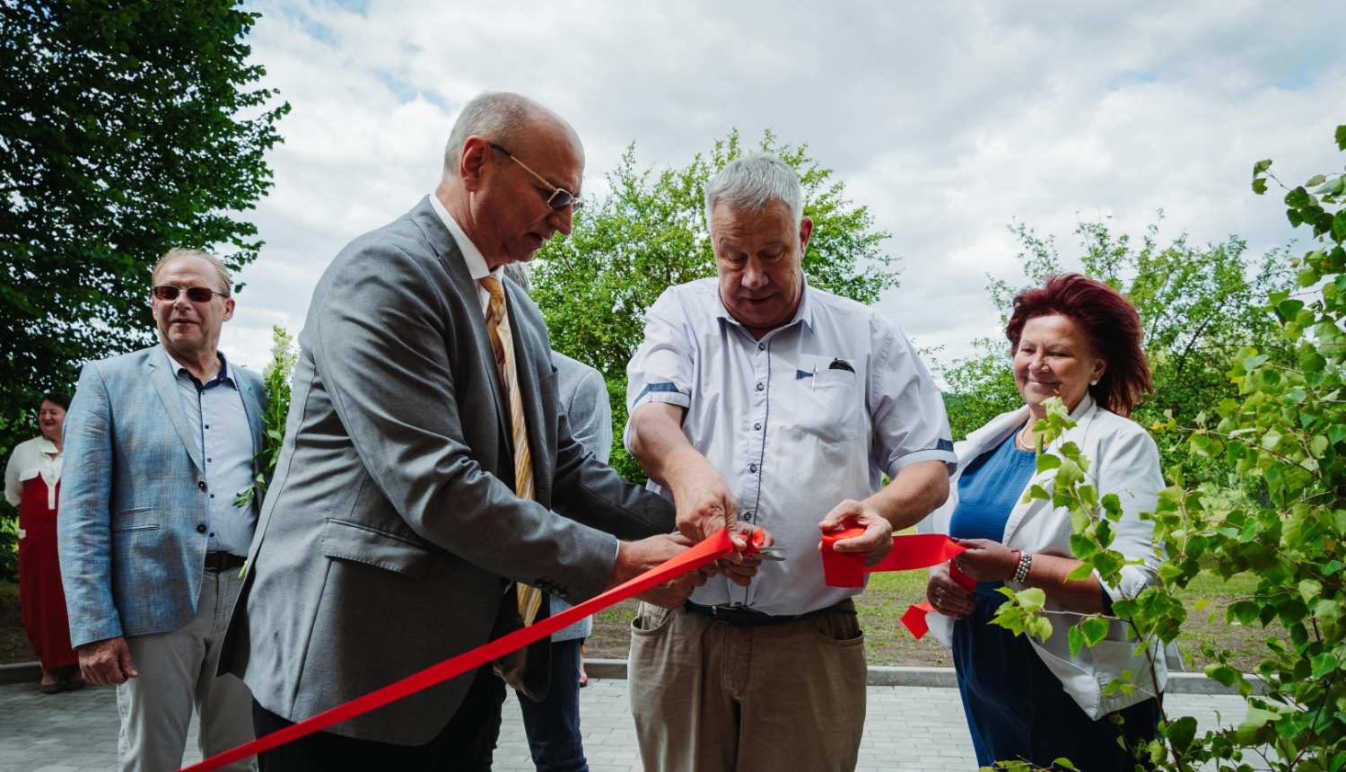 Atklāj sociālās aprūpes centru “Vecbebri”