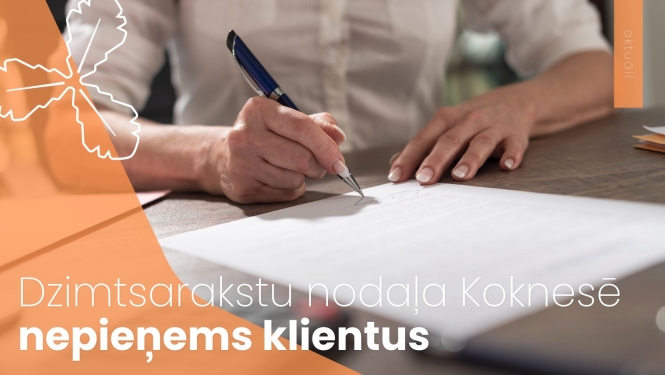 sieviete paraksta dokumentu