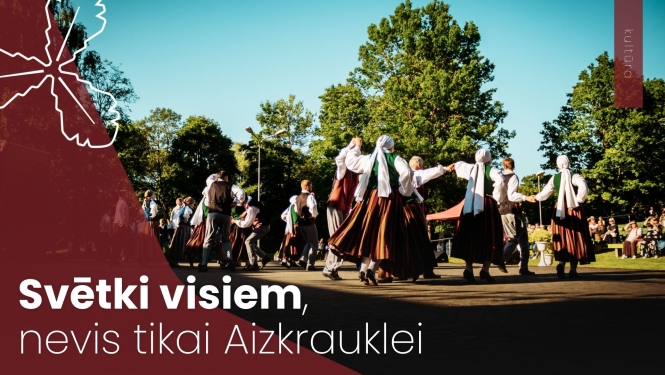 tautas deju kolektīvs uzstājas