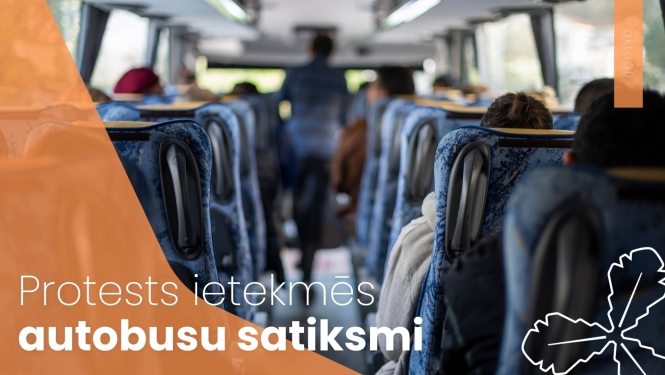 autobusa salons, cilvēki sēž krēslos
