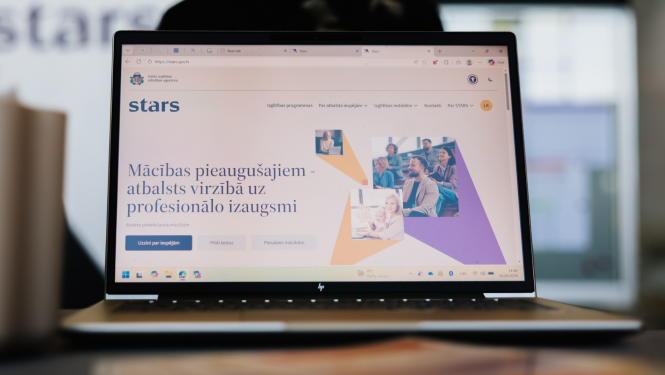 dators, uz ekrāna redzama STARS platformas sākumlapa