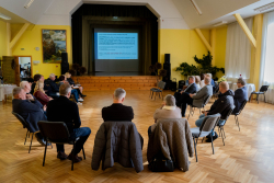 iedzīvotāji tiekas ar vadību