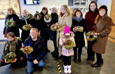 ar Adventes vainagiem