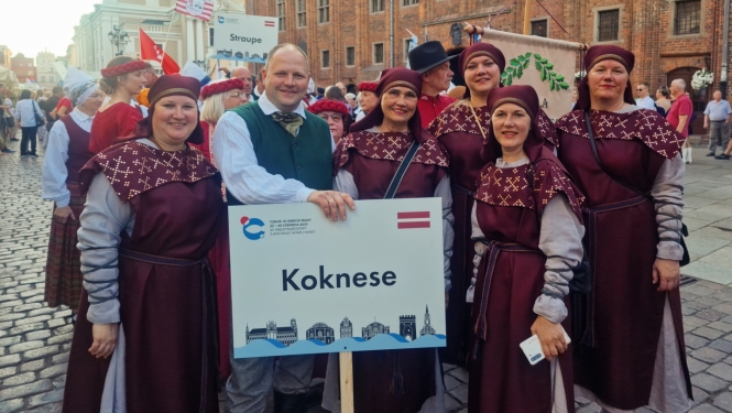 koknesieši gājienā