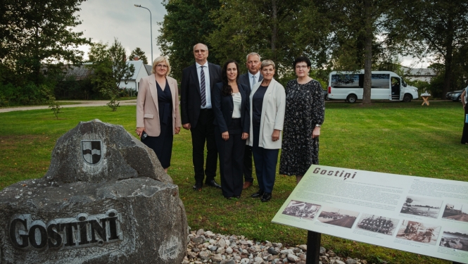 cilvēku grupas kopbilde