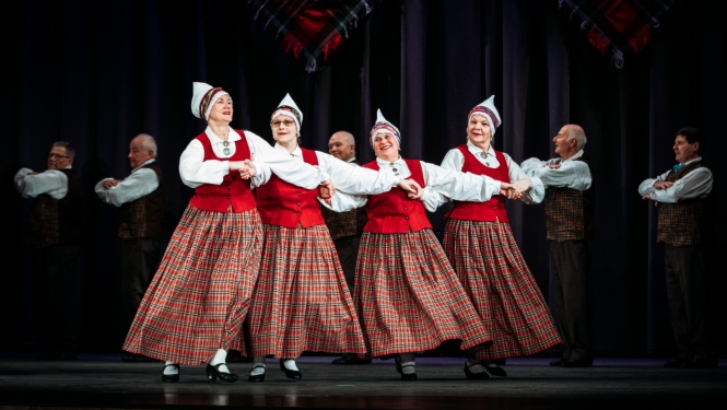 deju kolektīva dalībnieces