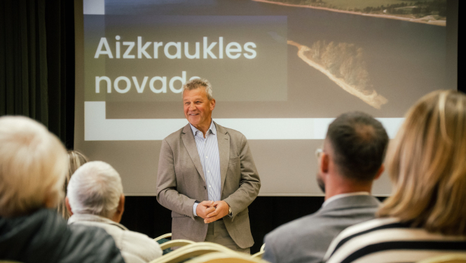 Izpilddirektors stāsta iedzīvotājiem