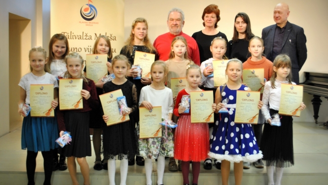 berni ar diplomiem
