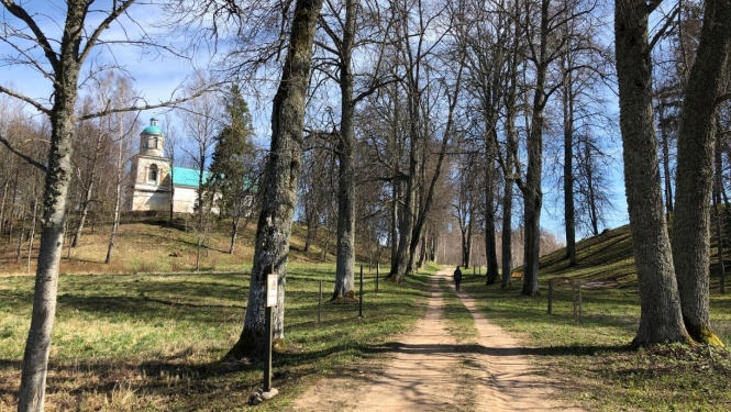 Sunākstes baltā baznīca