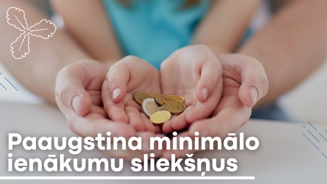 rokas ar naudu eiro