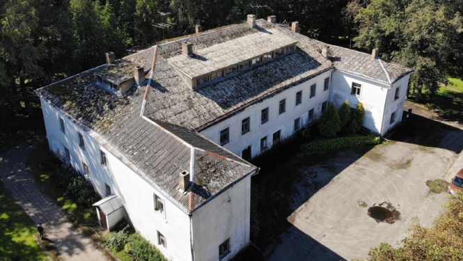 Lielzalves muiža no putna lidojuma
