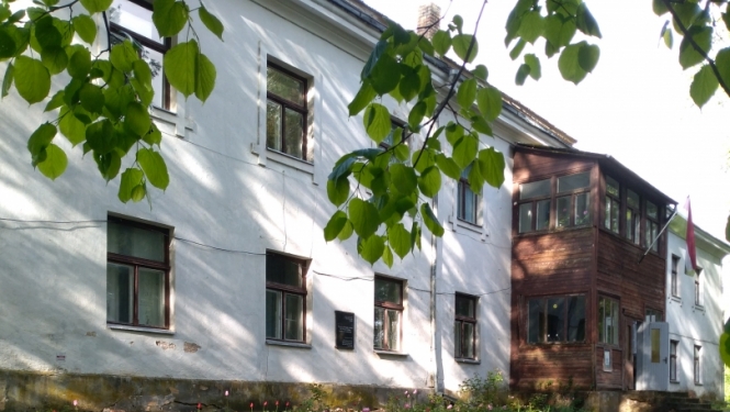 Lielzalves muiža