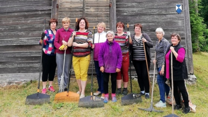Talkotājas pie Kankaļu baznīcas