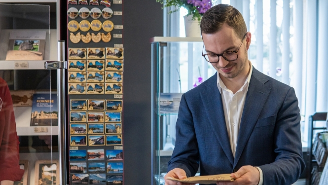 VARAM ministrs Tūrisma informācijas punktā