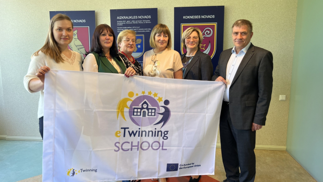 Kokneses pamatskola – attīstības centrs saņem “eTwinning Skola” karogu