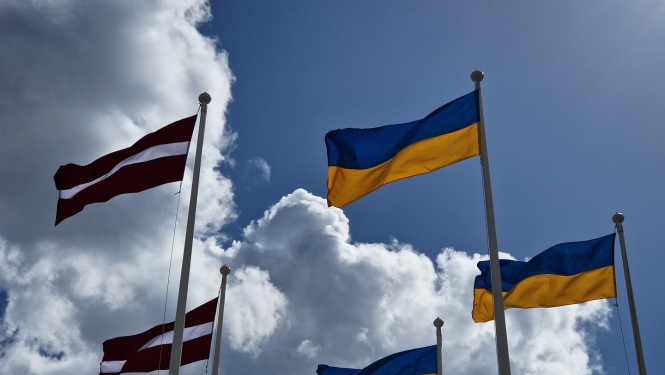 karogi - Lavtijas un Ukrainas