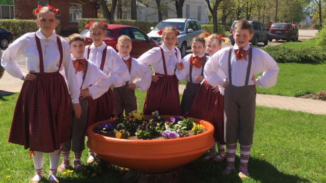 Tautas deju kolektīvs