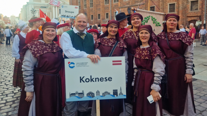 koknesieši gājienā