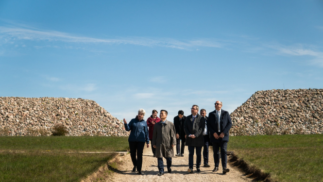 Likteņdārza bruģakmenī tiks iekalts arī Korejas vēstnieka vārds