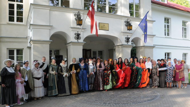 pie Ērberģes muižas