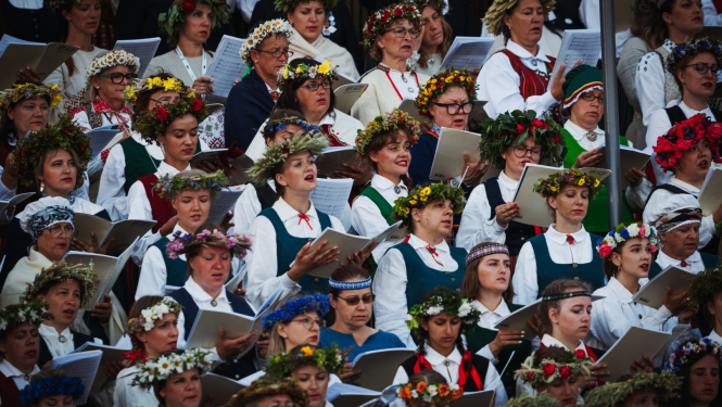 koristi dzied Mežaparka estrādē