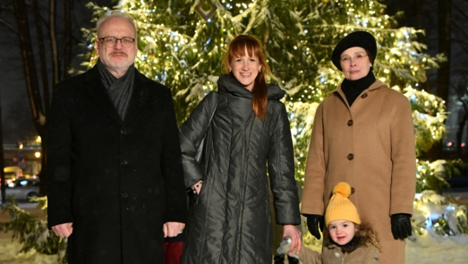 Kristiāna ar meitu un rezidenta ģimeni