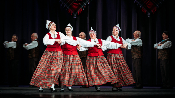 deju kolektīva dalībnieces