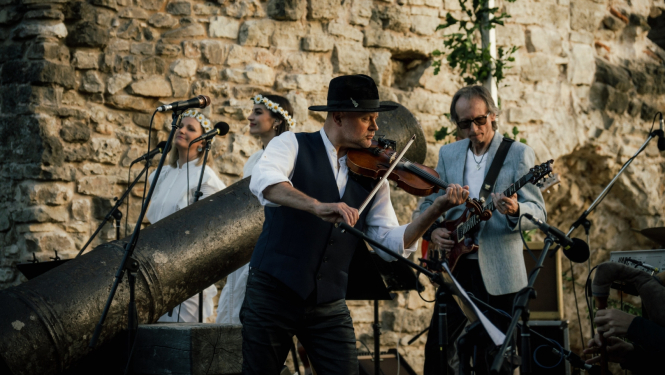 Koncerts "Saulriets Saulgriežos"