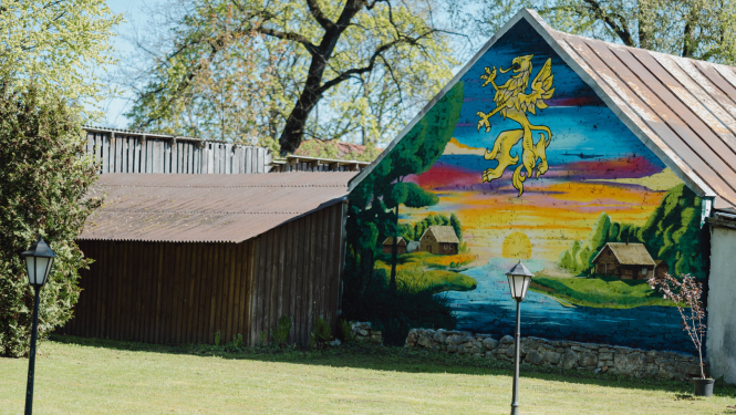 Jaunjelgavā atklāj sienas zīmējumu