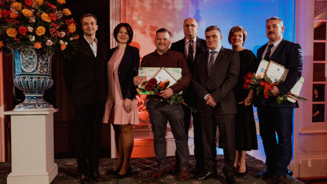 laureāti un pasvladības vadība