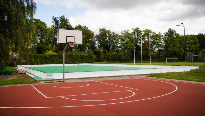 atjaunotais sporta laukums