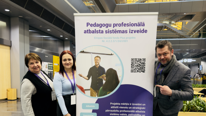 trīs cilvēku kopbilde