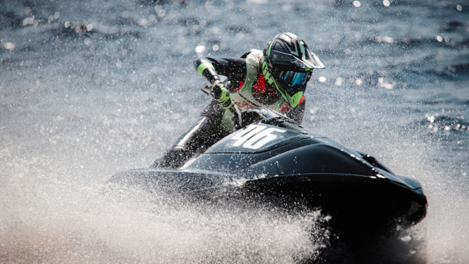 Aizkrauklē atklāj starptautisko ūdensmotociklu čempionātu