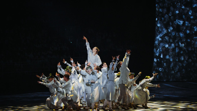 Pļaviņu “Daugaviņa” dejo lielkoncertā “Balts” arēnā “Rīga”