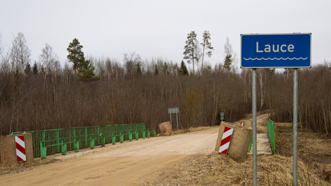 tilts pāri Lauces upei