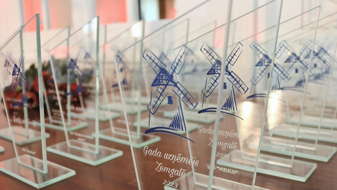 pasniegs balvas Zemgales reģiona uzņēmējiem