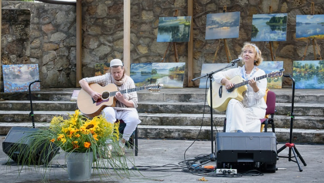 ieva akurāter uzstājas Staburagā
