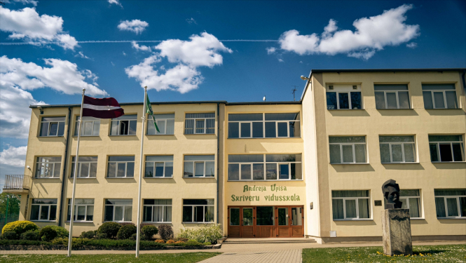 Skrīveru vidusskola saņem cildinājuma rakstu
