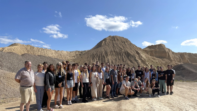 Rīgas Biznesa skolas studentu kopbilde